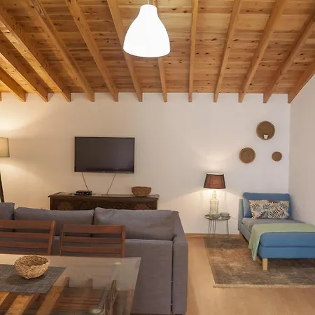 Terrace House Semesterbostad Água de Alto