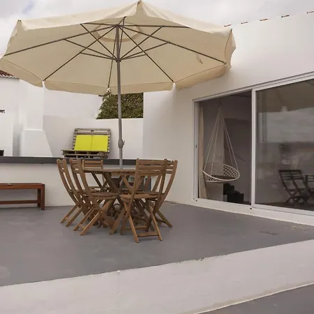 Terrace House Semesterbostad Água de Alto